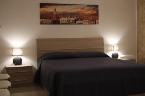 a bedroom with a bed and a painting on the wall at Ute Hotel in Lido di Jesolo