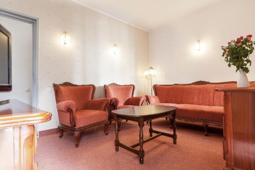 a waiting room with chairs and a couch and a table at MyContinental Suceava in Suceava