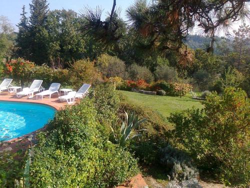 a group of chairs sitting next to a swimming pool at Due Piani in Barberino di Val dʼElsa
