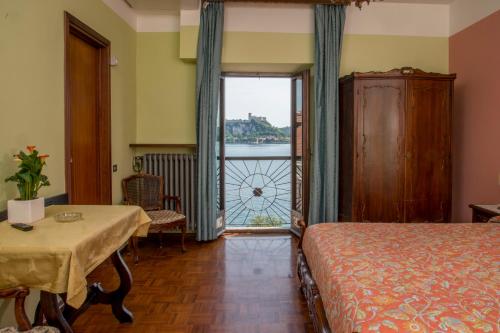 Postel nebo postele na pokoji v ubytování Hotel Florida