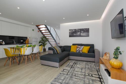 a living room with a couch and a dining room at Casa Nostra in Furnas