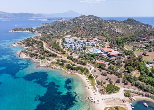 an aerial view of the resort and the beach at Agionissi Resort in Ammouliani