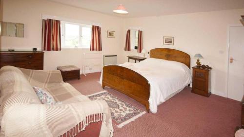 Katil atau katil-katil dalam bilik di Eryl cottage in Rowen