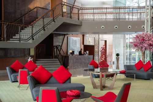 The lobby or reception area at Jumeirah Creekside Hotel