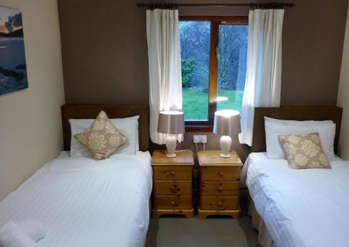 Giường trong phòng chung tại Oak Tree Lodge