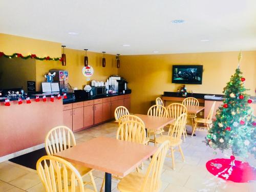 A kitchen or kitchenette at Super 8 by Wyndham Radcliff Ft. Knox Area