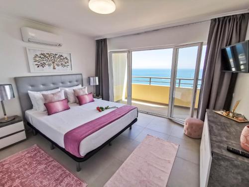 Postel nebo postele na pokoji v ubytování Apartment Jardins Rose Vista Mar