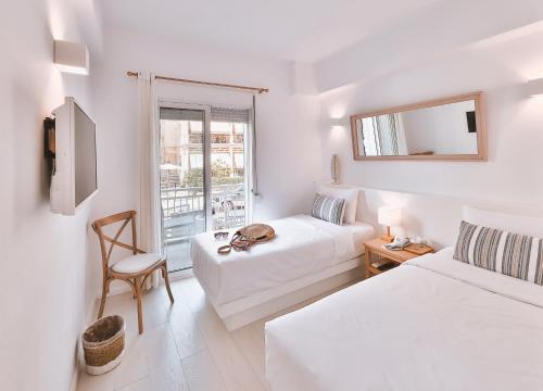 En eller flere senge i et værelse på Dias Hotel