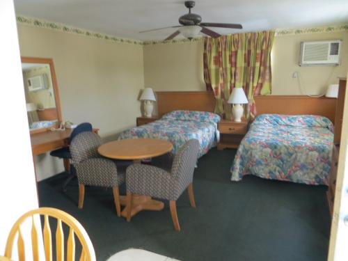 A bed or beds in a room at Country Lodge