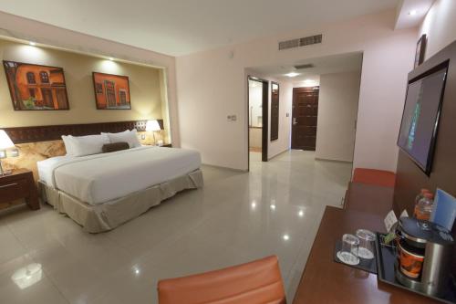 Una cama o camas en una habitación de Wyndham Merida