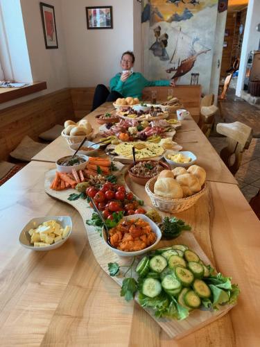 a long table filled with different types of food at Speiereckhütte in Mauterndorf