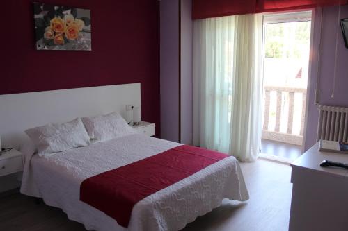 Llit o llits en una habitació de Hotel Fernandez