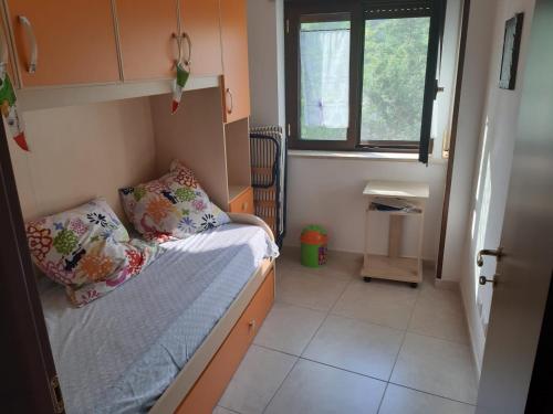 a small room with a bed and a window at Casa Ateleta LU.PA. in Ateleta