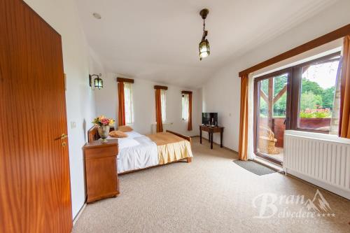 a bedroom with a bed and a window at Bran Belvedere International in Bran
