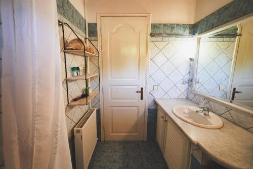 Ванна кімната в The Guund House