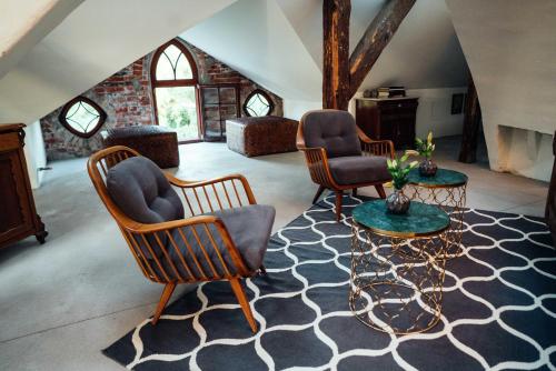 a living room with three chairs and a table at Gutshaus Klein kussewitz in Klein Kussewitz