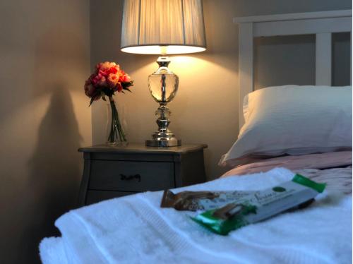 Кровать или кровати в номере Castle Inn Apartments - Downtown Keflavík