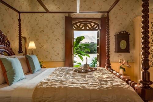 a bedroom with a large bed with a window at Amrapali-House of Grace in Bambolim