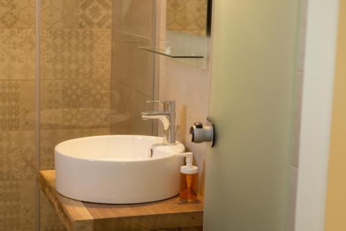 Un baño de Luca Mare