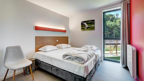 Posteľ alebo postele v izbe v ubytovaní Vacancéole - Le Village des Oiseaux