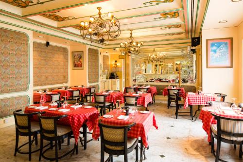 Restaurant ou autre lieu de restauration dans l'établissement Novel Hotel City Center