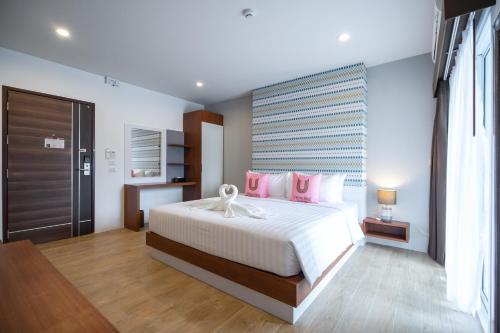 Ένα ή περισσότερα κρεβάτια σε δωμάτιο στο U- Homehotel Nakhonpanom