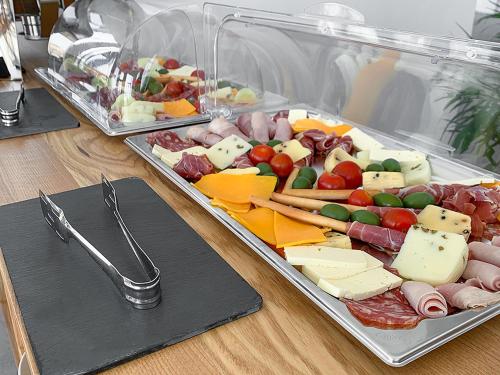 الطعام في الفندق أو بالجوار