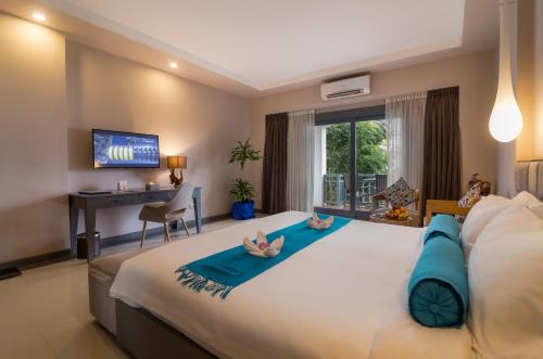 Ένα ή περισσότερα κρεβάτια σε δωμάτιο στο Damrei Angkor Hotel