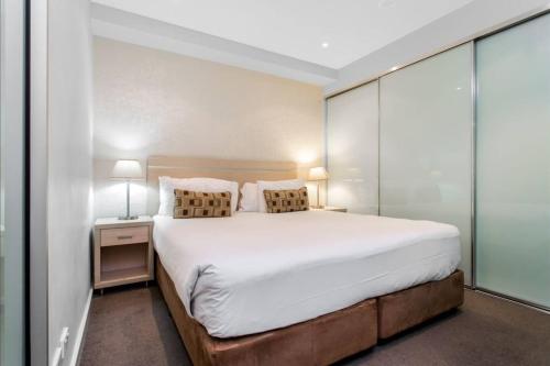 A bed or beds in a room at Hi 5 stars luxury Adelaide City Apartment