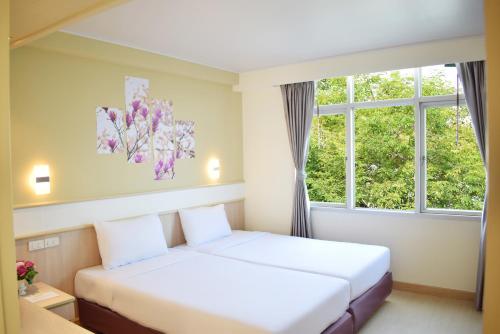 מיטה או מיטות בחדר ב-Trang Hotel Bangkok - SHA Plus