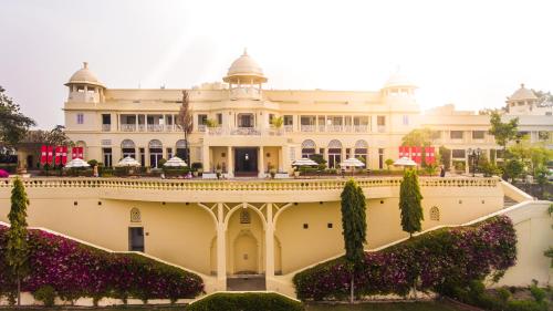 Un jardín fuera de The Lalit Laxmi Vilas Palace