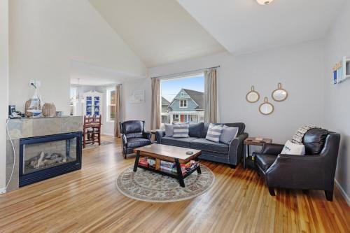 a living room with a couch and a fireplace at 3 Bed 2 Bath Vacation home in Newport in Newport