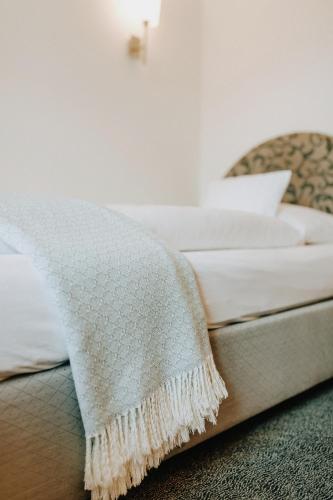 Cama o camas de una habitación en Huber's Hotel