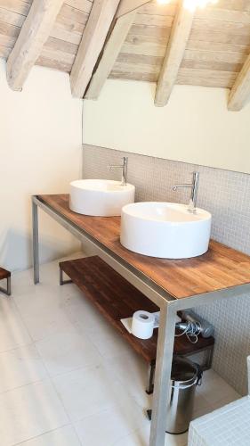 a bathroom with two sinks on a wooden counter at Villa Ottocento in Campertogno
