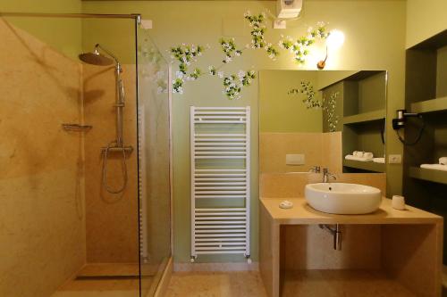 a bathroom with a shower and a sink and a shower at La Boheme Chambres in Lazise