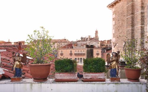 a group of statues sitting on top of a roof at Ca' Angeli in Venice