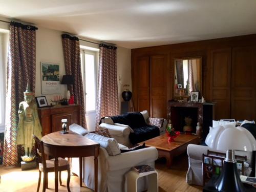 a living room with a couch and a table at L ESCALE EN BEAUCE in Maisons