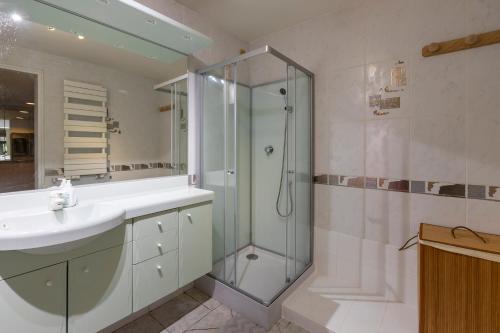Kylpyhuone majoituspaikassa Villa PARADISE