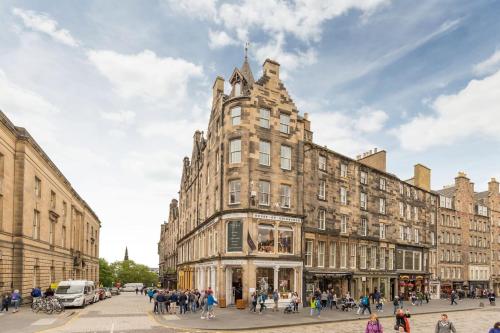 Gallery image of JOIVY Luxury Old Town Apartment in Edinburgh