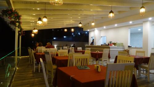 ห้องอาหารหรือที่รับประทานอาหารของ Hotel Queen Margaret Seaside