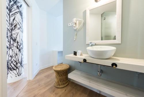 a bathroom with a sink and a mirror at Plaza de España Skyline in Madrid