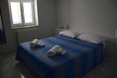 a bedroom with a bed with towels on it at La Quercia B&B in San Giovanni in Fiore