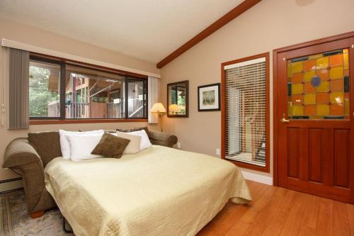 Postel nebo postele na pokoji v ubytování Coles Bay Vacation Retreat