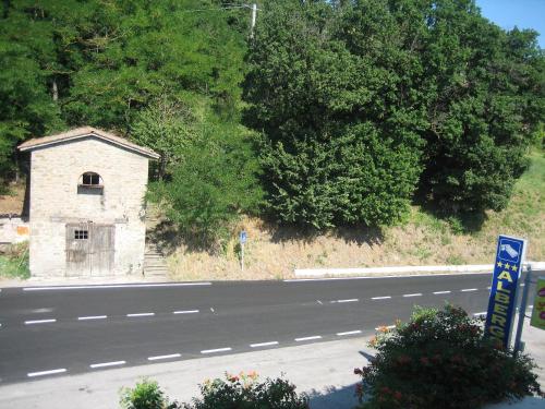 a small building on the side of a road at Albergo Ristorante Sterlina in Grizzana