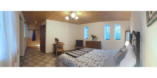 Ένα ή περισσότερα κρεβάτια σε δωμάτιο στο IntiRumi Inn