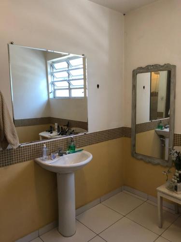 Hostel Borba Gato tesisinde bir banyo