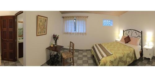 Ένα ή περισσότερα κρεβάτια σε δωμάτιο στο IntiRumi Inn