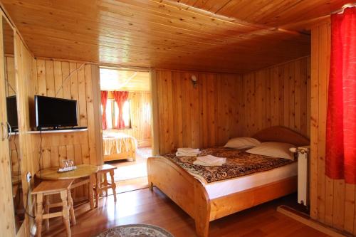 Postel nebo postele na pokoji v ubytování Pensiunea Dealul Frumos