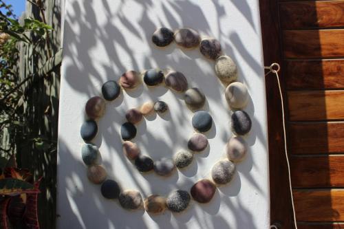 a stone letter formed from rocks on a wall at Origenes Spa & Lodging in Vichayito