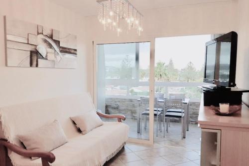 5 min walk from Yumbo! 417
